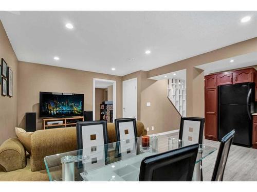 239 Douglasbank Drive Se, Calgary, AB - Indoor