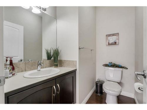 61 Sherwood Heights Nw, Calgary, AB - Indoor Photo Showing Bathroom