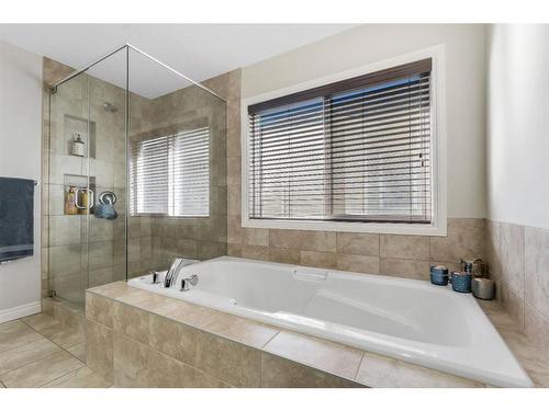 61 Sherwood Heights Nw, Calgary, AB - Indoor Photo Showing Bathroom