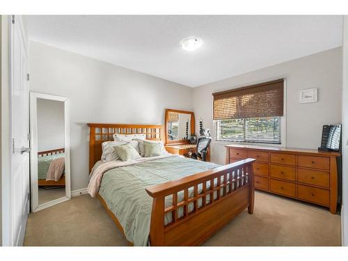 61 Sherwood Heights Nw, Calgary, AB - Indoor Photo Showing Bedroom