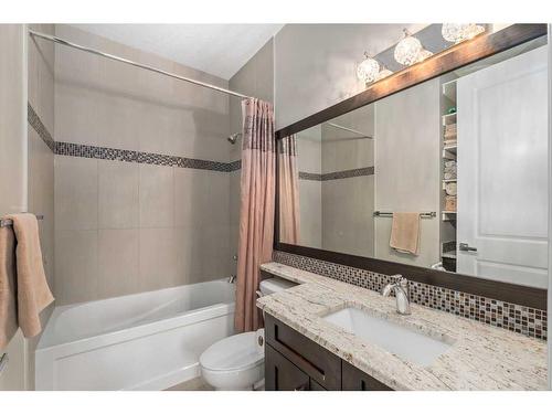 2819 23A Street Nw, Calgary, AB - Indoor Photo Showing Bathroom