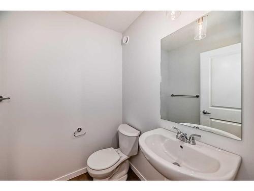 1481 Bayview Point, Airdrie, AB - Indoor Photo Showing Bathroom