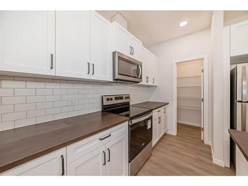 1481 Bayview Point, Airdrie, AB - Indoor Photo Showing Kitchen With Upgraded Kitchen