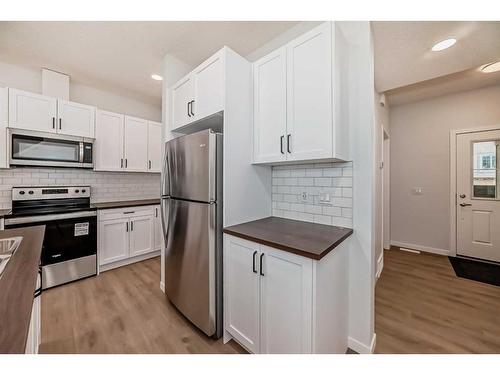 1481 Bayview Point, Airdrie, AB - Indoor Photo Showing Kitchen