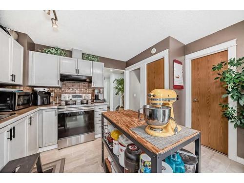 247 Martindale Boulevard Ne, Calgary, AB - Indoor Photo Showing Kitchen