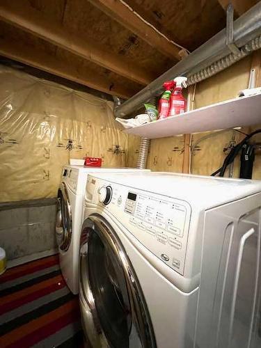 31 Martin Crossing Park Ne, Calgary, AB - Indoor Photo Showing Laundry Room