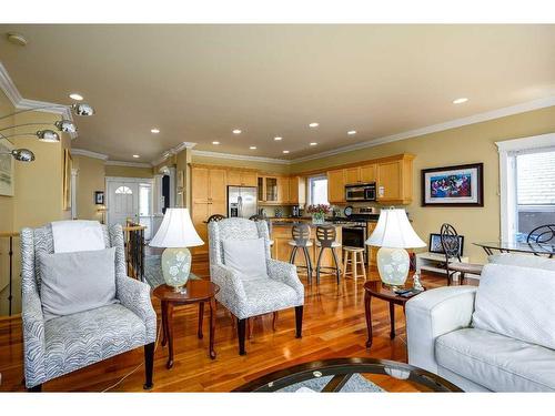 328 Signature Court Sw, Calgary, AB - Indoor Photo Showing Living Room