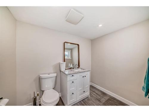 11 Centre Street, Strathmore, AB - Indoor Photo Showing Bathroom