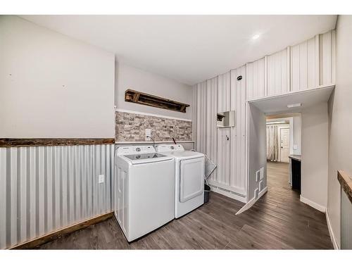 11 Centre Street, Strathmore, AB - Indoor Photo Showing Laundry Room