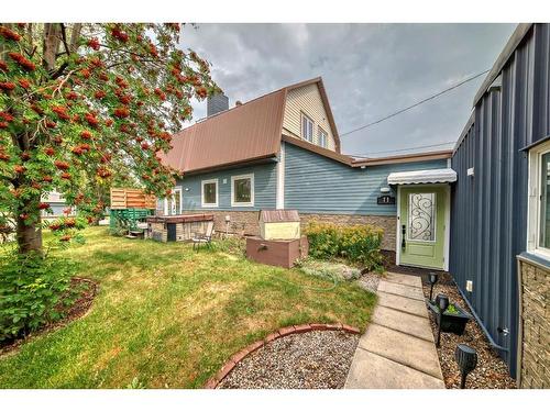 11 Centre Street, Strathmore, AB - Outdoor