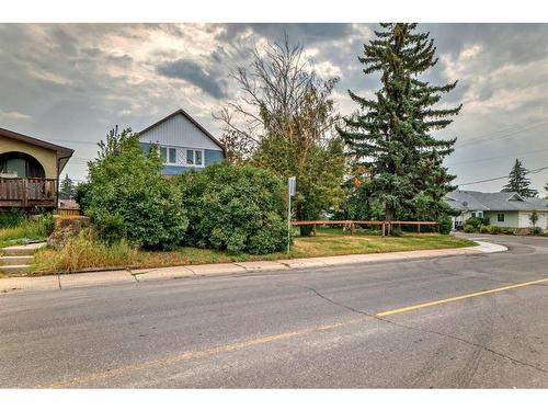 11 Centre Street, Strathmore, AB - Outdoor