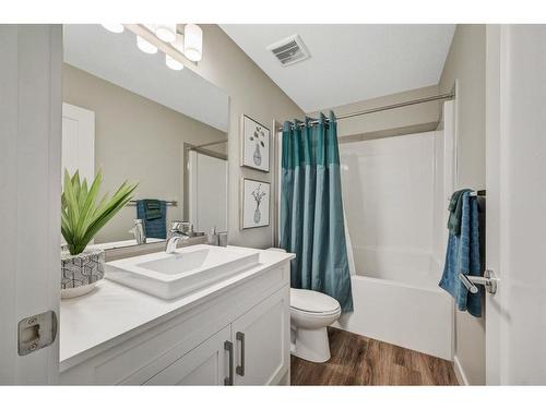 215-20 Walgrove Se, Calgary, AB - Indoor Photo Showing Bathroom