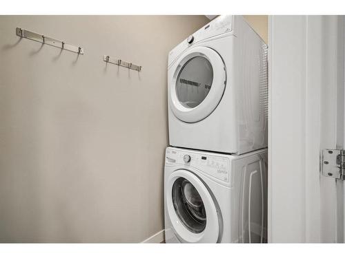 215-20 Walgrove Se, Calgary, AB - Indoor Photo Showing Laundry Room