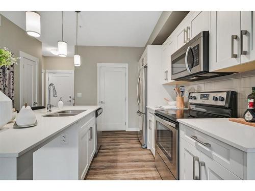 215-20 Walgrove Se, Calgary, AB - Indoor Photo Showing Kitchen With Double Sink With Upgraded Kitchen