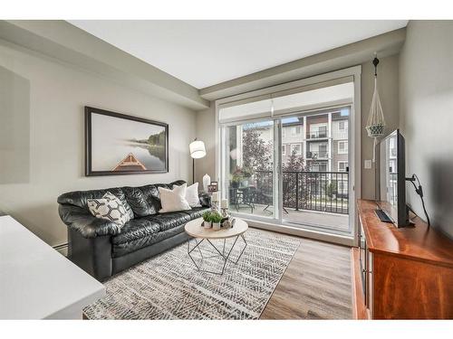 215-20 Walgrove Se, Calgary, AB - Indoor Photo Showing Living Room