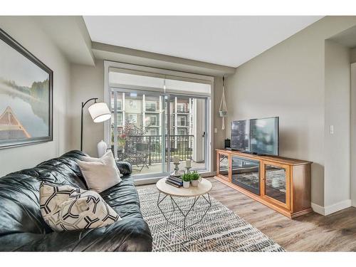 215-20 Walgrove Se, Calgary, AB - Indoor Photo Showing Living Room