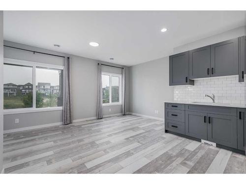 523 Kingsmere Way Se, Airdrie, AB - Indoor Photo Showing Kitchen