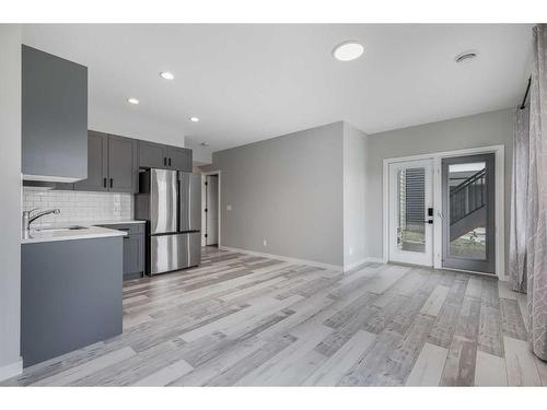 523 Kingsmere Way Se, Airdrie, AB - Indoor Photo Showing Kitchen