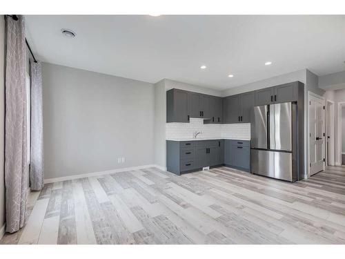 523 Kingsmere Way Se, Airdrie, AB - Indoor Photo Showing Kitchen