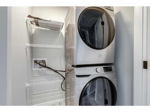 523 Kingsmere Way Se, Airdrie, AB - Indoor Photo Showing Laundry Room