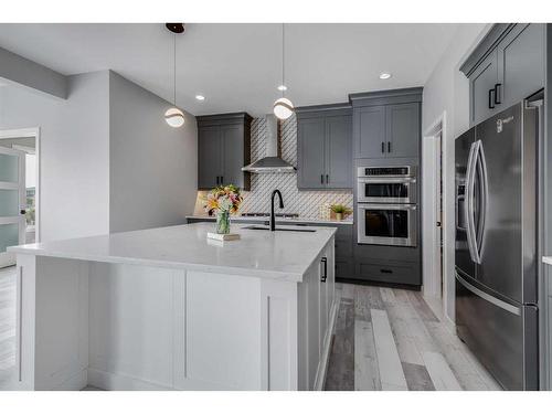 523 Kingsmere Way Se, Airdrie, AB - Indoor Photo Showing Kitchen With Upgraded Kitchen