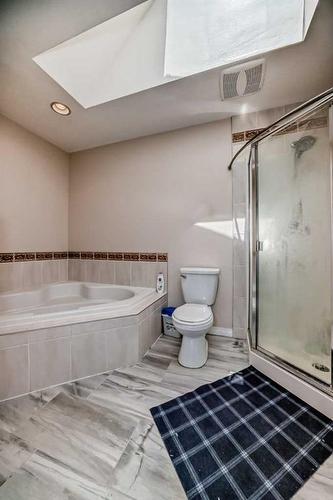 315 Taracove Estate Drive Ne, Calgary, AB - Indoor Photo Showing Bathroom