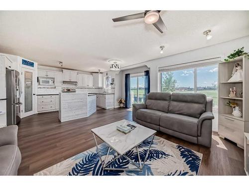 315 Taracove Estate Drive Ne, Calgary, AB - Indoor Photo Showing Living Room