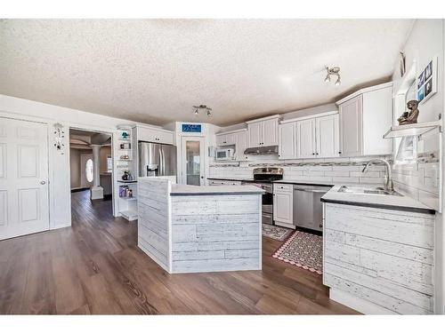 315 Taracove Estate Drive Ne, Calgary, AB - Indoor Photo Showing Kitchen