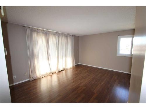 4351 73 Street Nw, Calgary, AB - Indoor Photo Showing Other Room