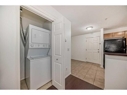 9118-70 Panamount Drive Nw, Calgary, AB - Indoor Photo Showing Laundry Room