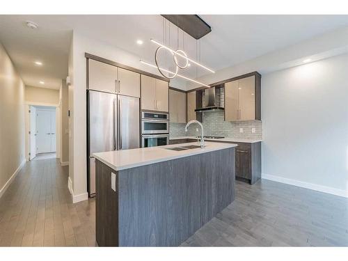 1539 33 Avenue Sw, Calgary, AB - Indoor Photo Showing Kitchen With Stainless Steel Kitchen With Upgraded Kitchen