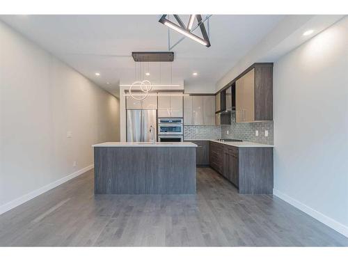 1539 33 Avenue Sw, Calgary, AB - Indoor Photo Showing Kitchen