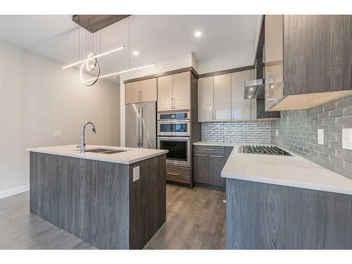 1539 33 Avenue Sw, Calgary, AB - Indoor Photo Showing Kitchen With Stainless Steel Kitchen With Upgraded Kitchen