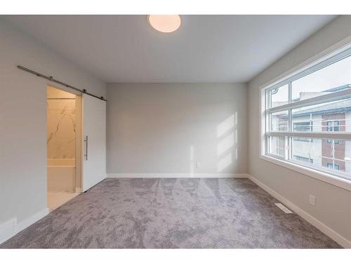 1539 33 Avenue Sw, Calgary, AB - Indoor Photo Showing Other Room