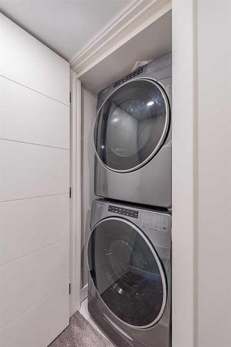 1539 33 Avenue Sw, Calgary, AB - Indoor Photo Showing Laundry Room