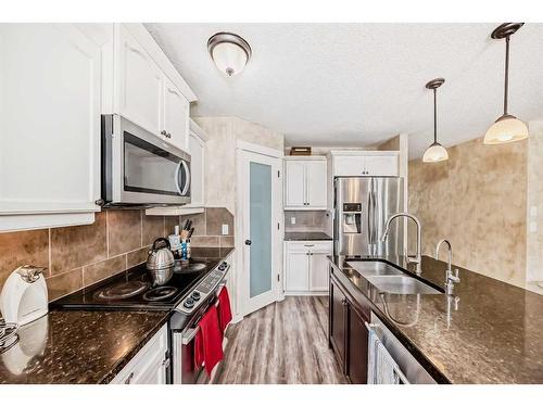 1351 Kings Heights Road Se, Airdrie, AB - Indoor Photo Showing Kitchen With Double Sink With Upgraded Kitchen