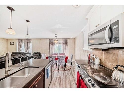 1351 Kings Heights Road Se, Airdrie, AB - Indoor Photo Showing Kitchen With Double Sink