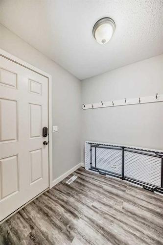 1351 Kings Heights Road Se, Airdrie, AB - Indoor Photo Showing Other Room