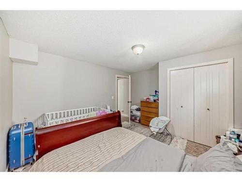 1351 Kings Heights Road Se, Airdrie, AB - Indoor Photo Showing Bedroom