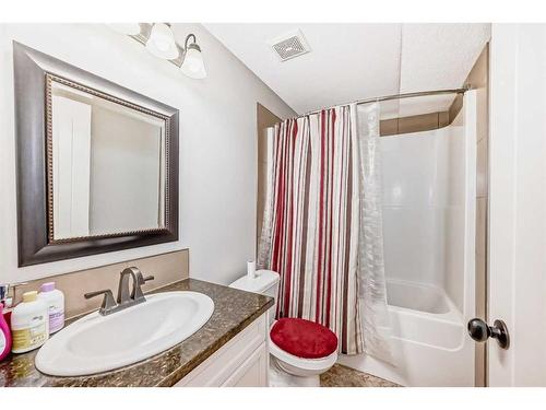 1351 Kings Heights Road Se, Airdrie, AB - Indoor Photo Showing Bathroom