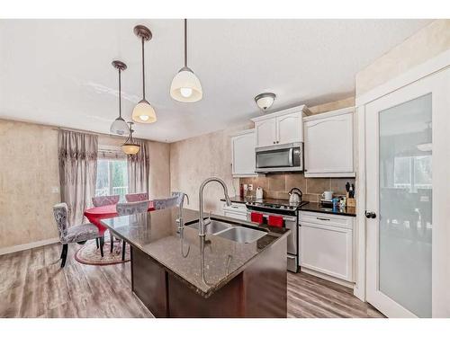 1351 Kings Heights Road Se, Airdrie, AB - Indoor Photo Showing Kitchen With Double Sink With Upgraded Kitchen