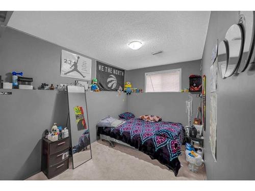 99 Tarawood Road Ne, Calgary, AB - Indoor Photo Showing Bedroom