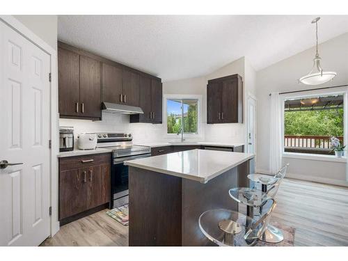 358 Hawkstone Drive Nw, Calgary, AB - Indoor Photo Showing Kitchen With Upgraded Kitchen