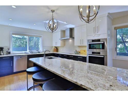 414 Wildwood Drive Sw, Calgary, AB - Indoor Photo Showing Kitchen With Stainless Steel Kitchen With Upgraded Kitchen