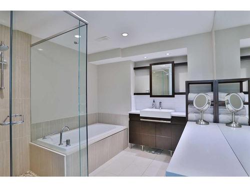 414 Wildwood Drive Sw, Calgary, AB - Indoor Photo Showing Bathroom