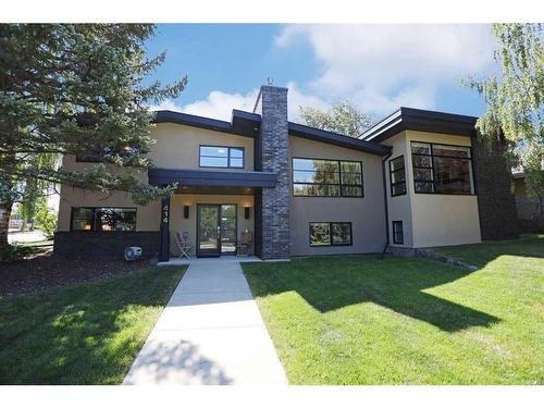 414 Wildwood Drive Sw, Calgary, AB - Outdoor With Facade