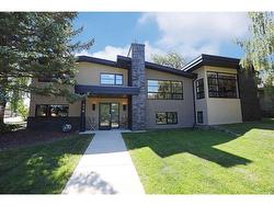 414 Wildwood Drive SW Calgary, AB T3C 3E7