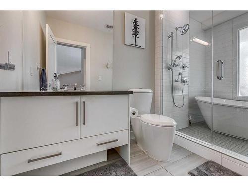 101-1808 27 Avenue Sw, Calgary, AB - Indoor Photo Showing Bathroom