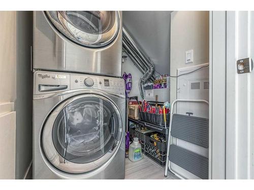 101-1808 27 Avenue Sw, Calgary, AB - Indoor Photo Showing Laundry Room