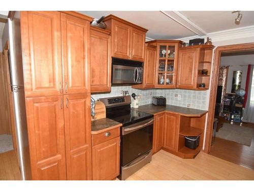 105 Cochrane Crescent, Cochrane, AB - Indoor Photo Showing Kitchen